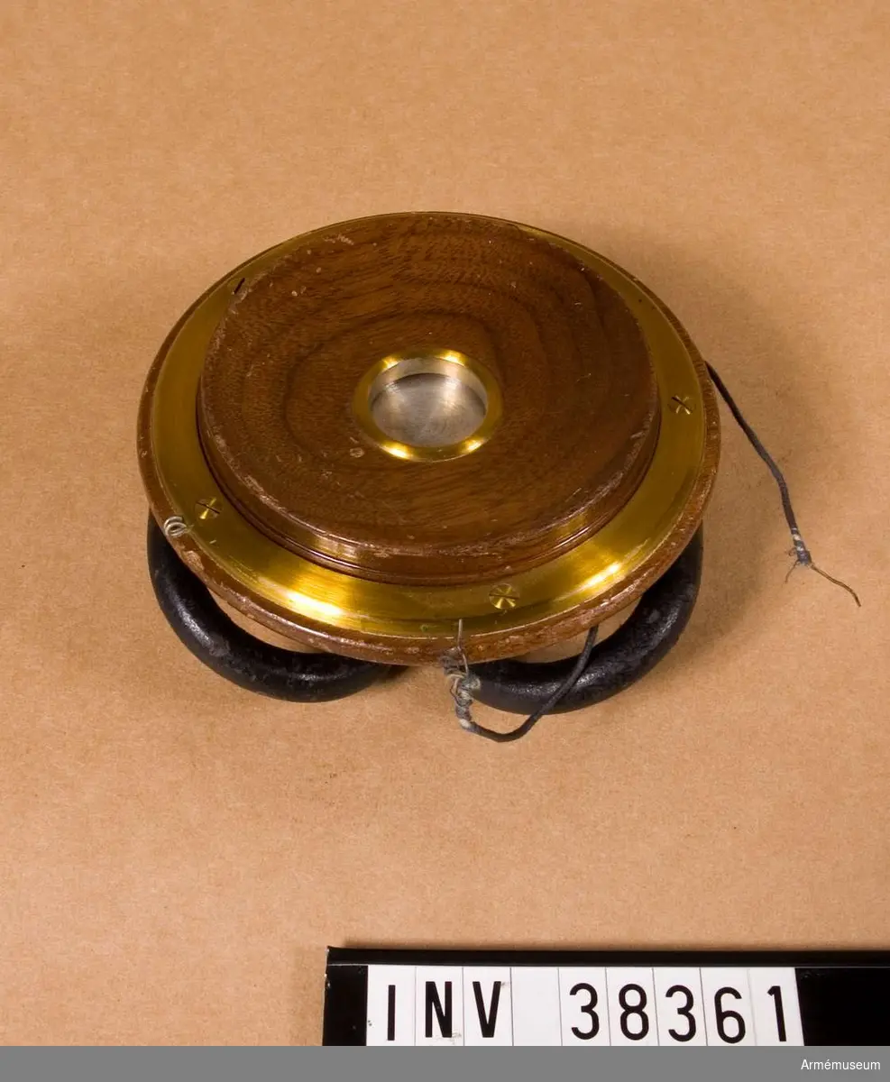 Grupp H I. 

1898 års modell med magnethandtag. 
Signalpipa saknas.
Beskrivning finns i The American Telephone Journal den 6 december 1902, Volume 6, Number 23, sida 338, författad av Klas Weman.
