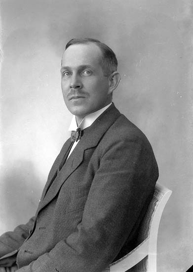 Enligt fotografens journal nr 4 1918-1922: "Zetterlöf, Herr Gunnar Kungelf".