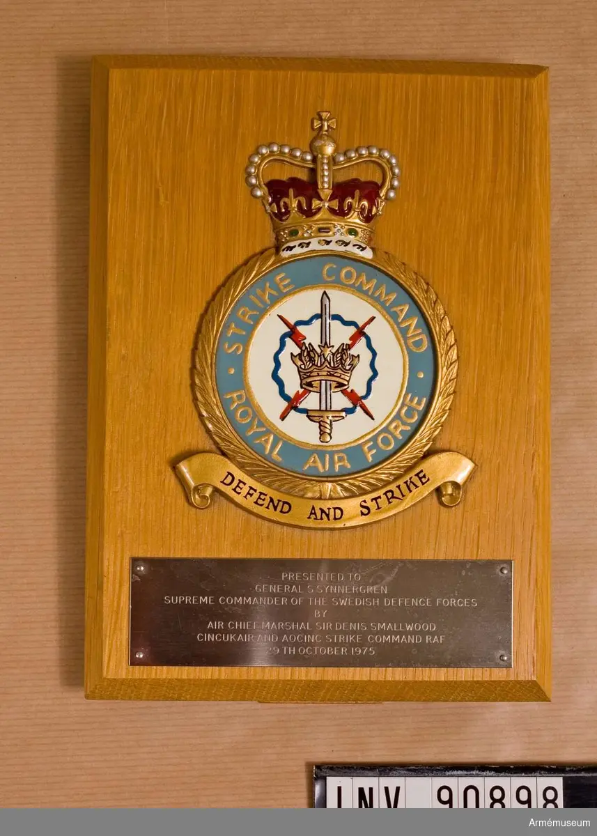 Till Stig Synnergren från Air Chief Marshal Sir Dennis Smallwood. CINCUKAIR and AOCINC Strike Command RAF.