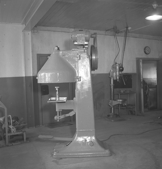 Text till bilden: "Bergmans Mek. Verkst. Tillslutningsmaskin. 1947.10.08".