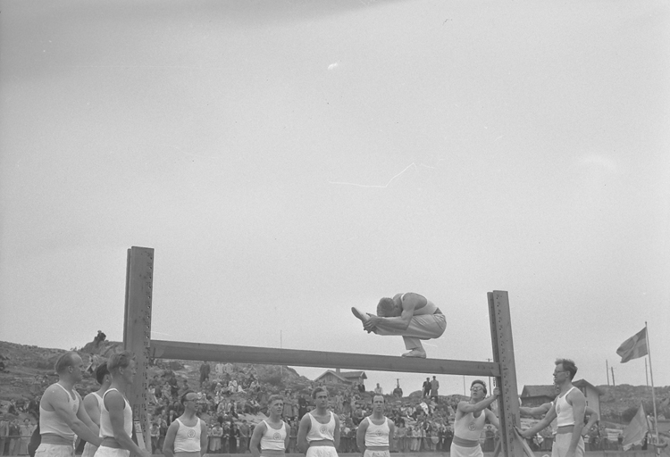 Text till bilden: "Bohuslän Dals Gymnastikförb. Gym.fest. Lysekil. 1950.05.21"












i