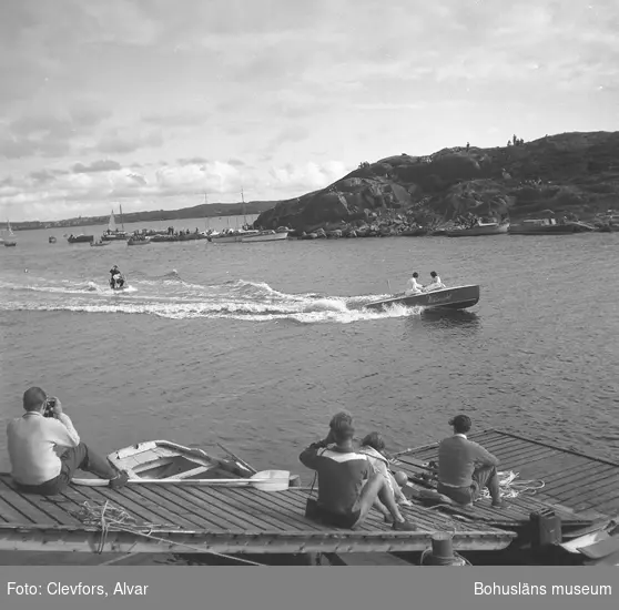 Text till bilden: "Vattensportfest i Lysekil. 1954.08.01"








i