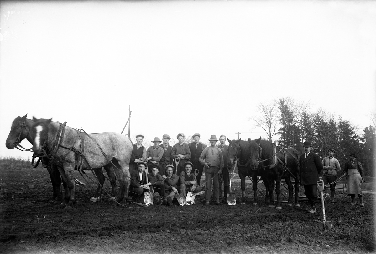 Lantarbetare med hästar i Jönköping.