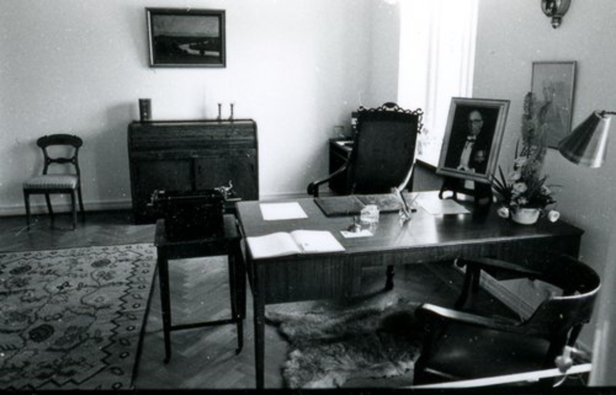 Axel Malmquists tjänsterum rekonstruerades för minnesutställningen över densamme sommaren 1985 i Laholms rådhus.