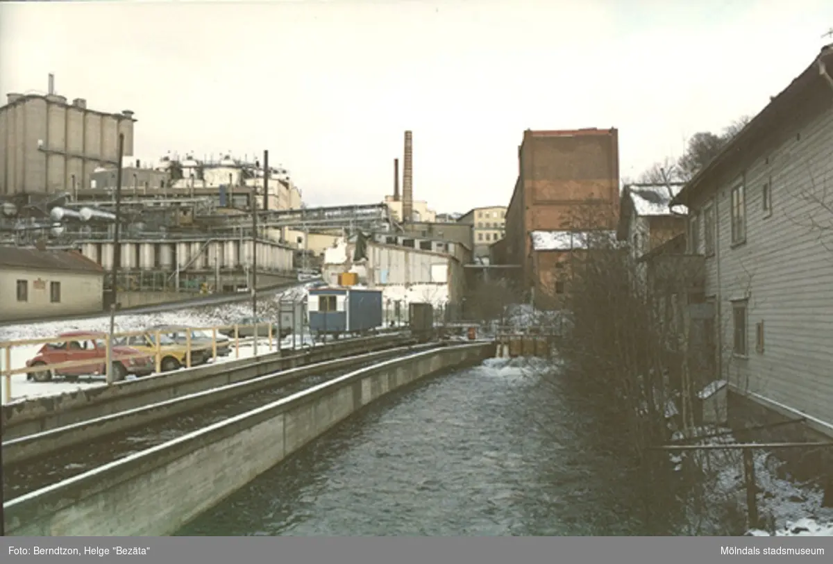 Mölndalsfallen från Forsebron. Till vänster syns Soab. 1970-talet.