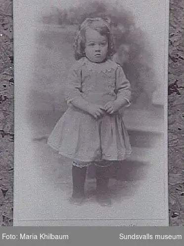 Maja Braathen som liten flicka.