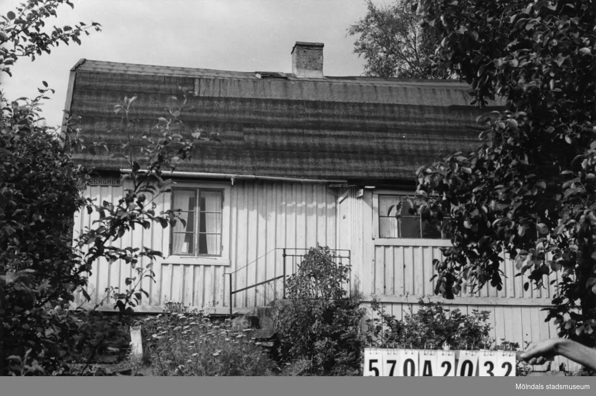 Byggnadsinventering i Lindome 1968. Annestorp 6:23.
Hus nr: 570A2032.
Benämning: fritidshus och redskapsbod.
Kvalitet: mindre god.
Material: trä.
Tillfartsväg: framkomlig.
Renhållning: ej soptömning.