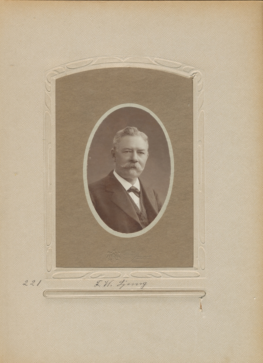 Porträtt av Fredrik Wilhelm Ljung,postmästare i Helsingborg 1892.