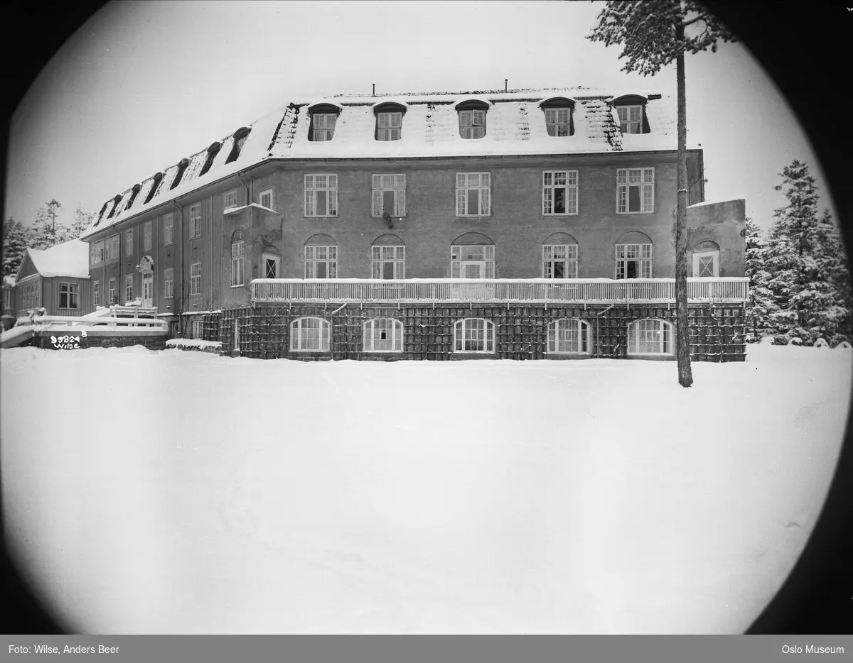 Midtstuen sanatorium, hage, snø