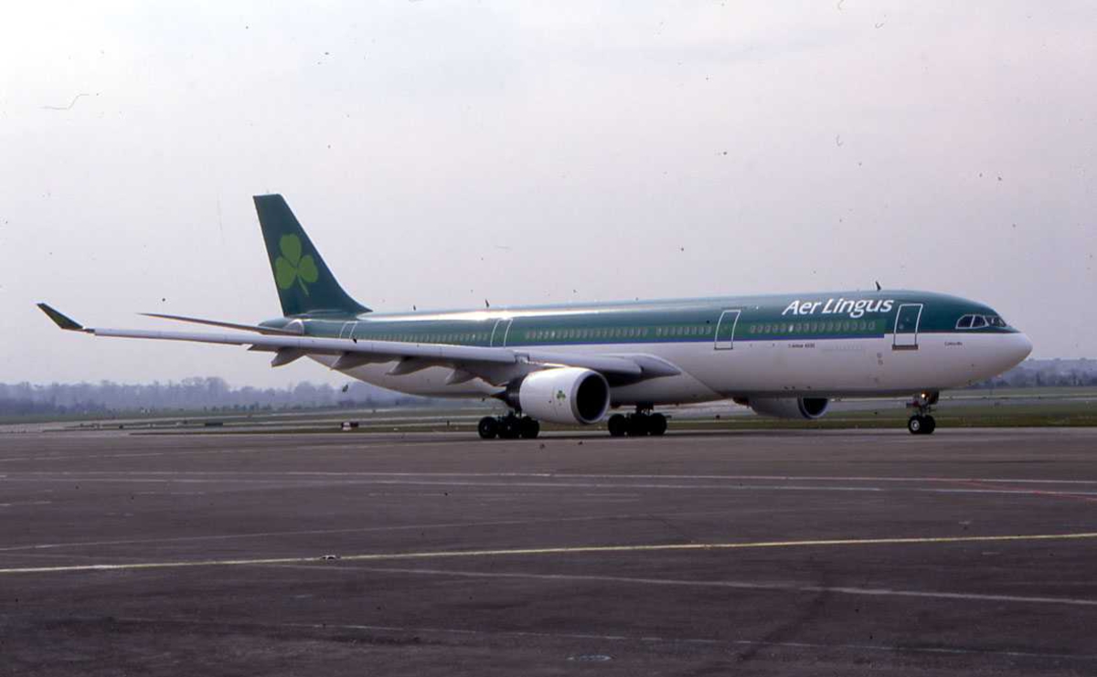 Ett fly på bakken, Airbus A330-301 EI-JFK "St.Colmcille"  Fra Aer Lingus. DUB Dublin, Irland.