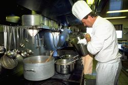 Ombord på Frigg boligplattformen QP - Kokken Kjell Larsen i 