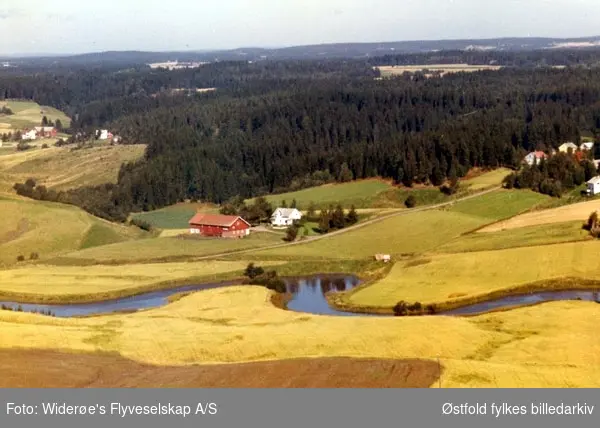 Flyfoto av Ringstad i Rakkestad.