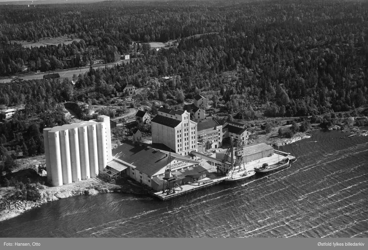 Skråfoto fra Kambo Mølle, Felleskjøpet 1954.