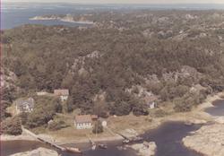 Oversiktsbilde av Hollungen på Søndre Sandøy  på Hvaler, jul