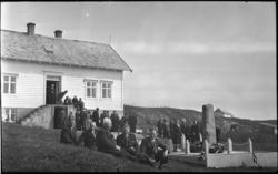 Avduking av minnesmerke over brødrene Vemund og Asbjørn Melv