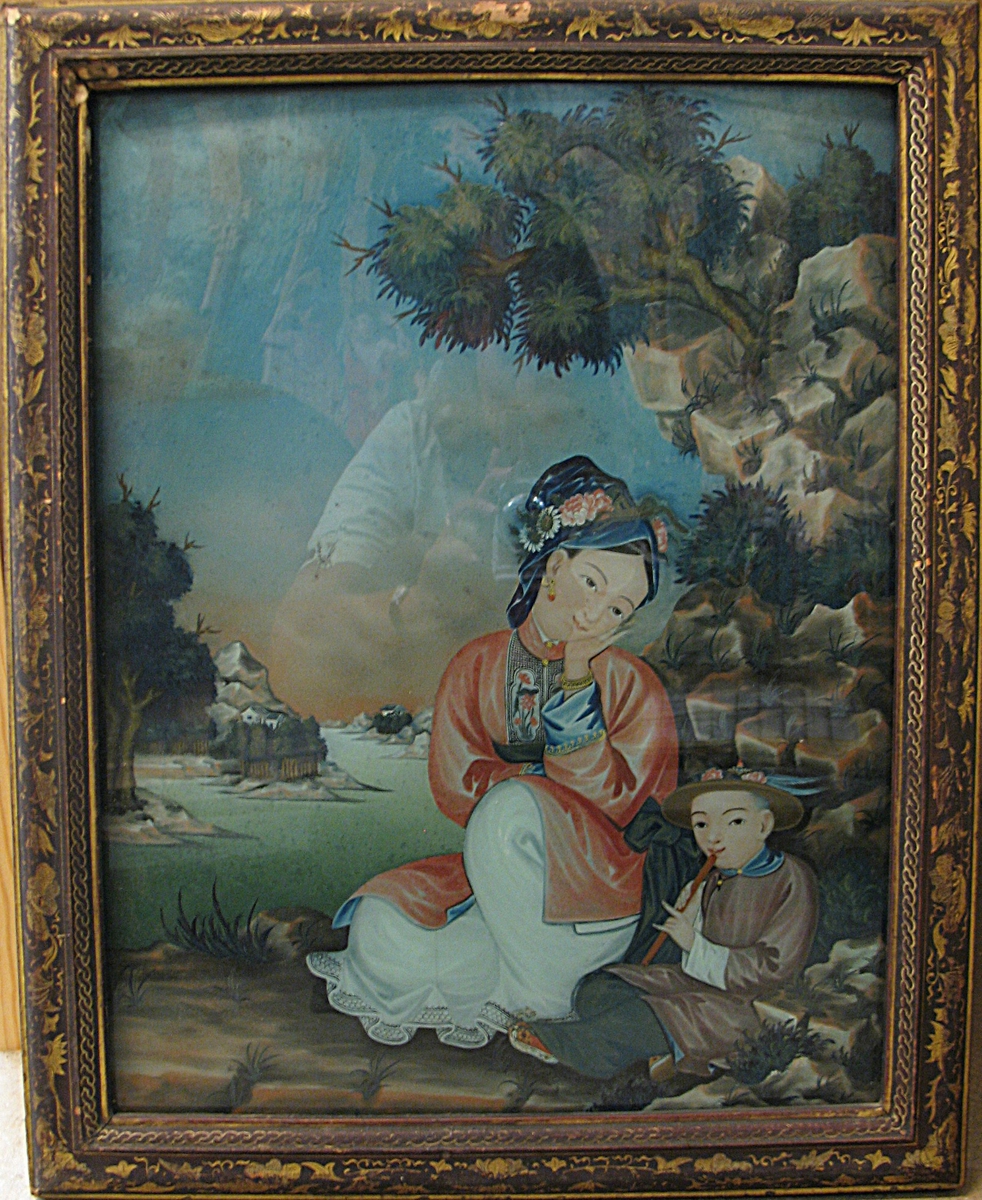 Inramad målning med kinesisk kvinna med sitt spelande barn.