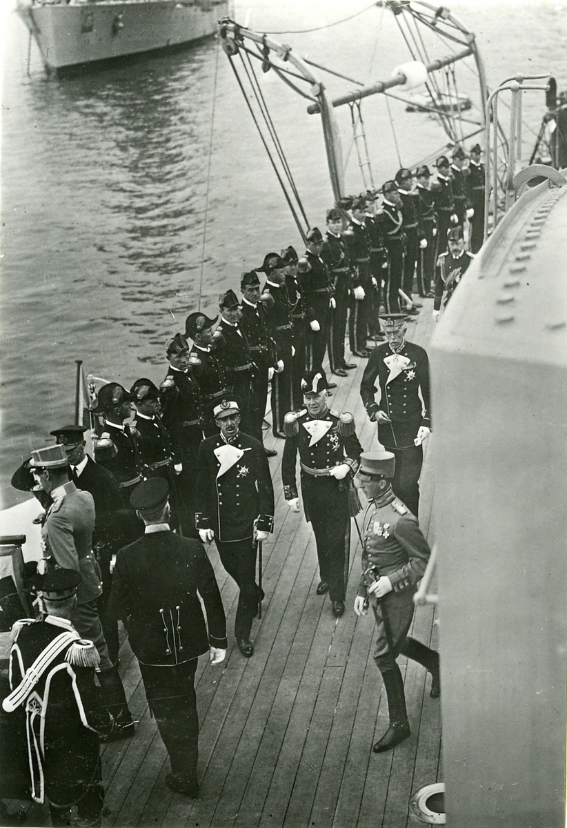 Besök på HMS SVERIGE vid spanske kungens statsbesök 1928.