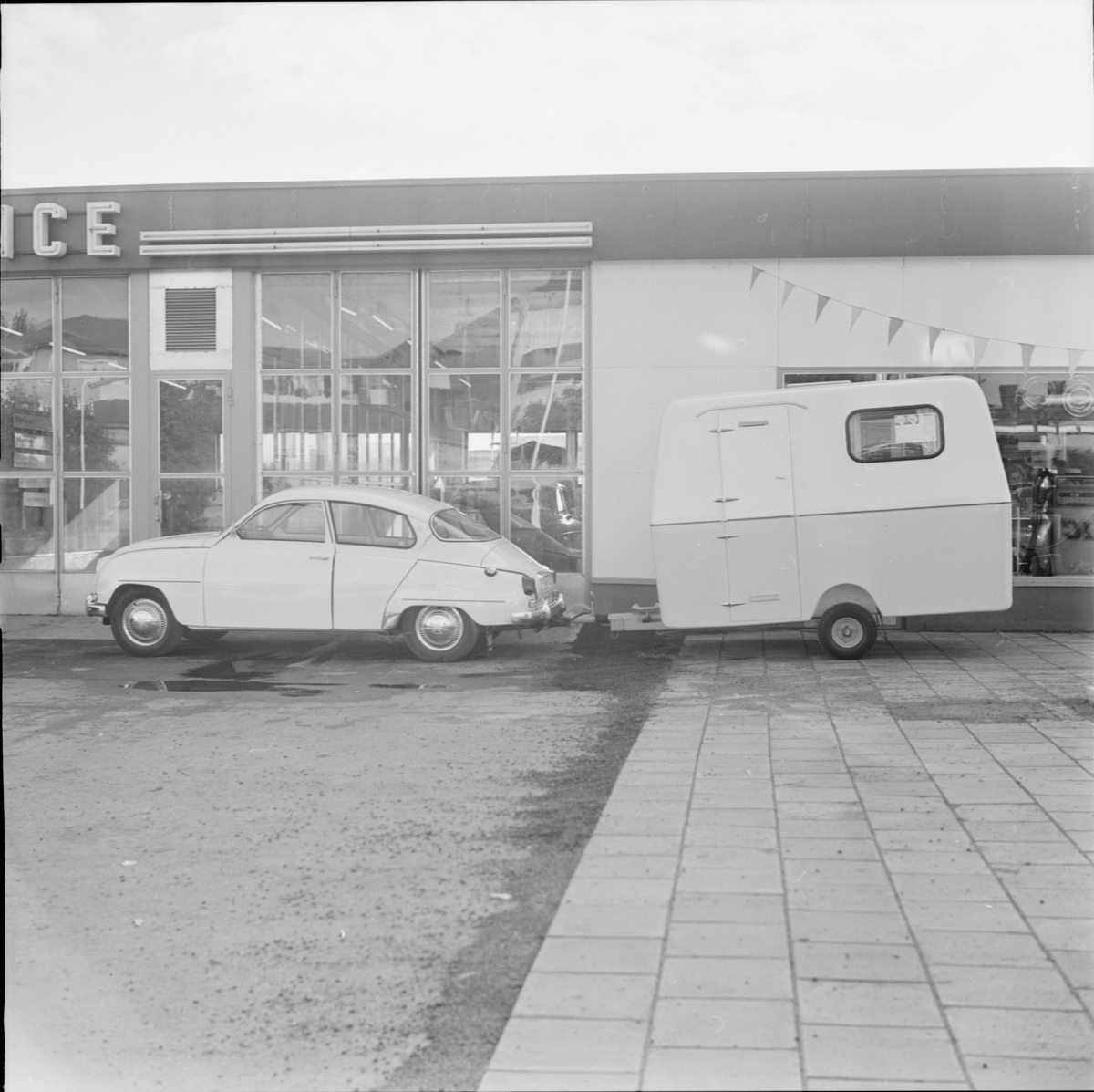 Bil med husvagn, Uppsala oktober 1965