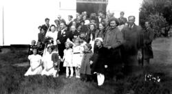 Brudeparet Hanna Henriksen Holte og Kåre Holte og brudepiken