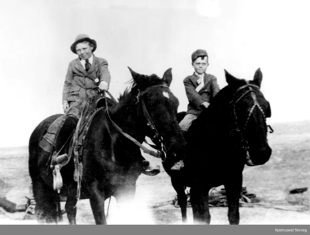 Thomas og Alf Hegge til hest