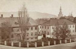 Militærhospitalet, Grev Wedels plass