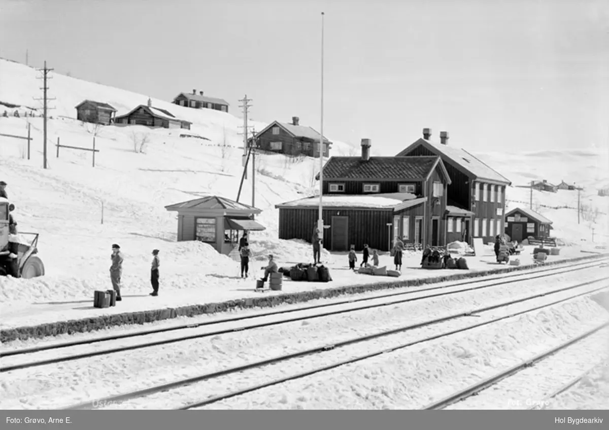 Ustaoset jernbanestasjon, vinter, Bergensbanen, snøfresar,kiosk
