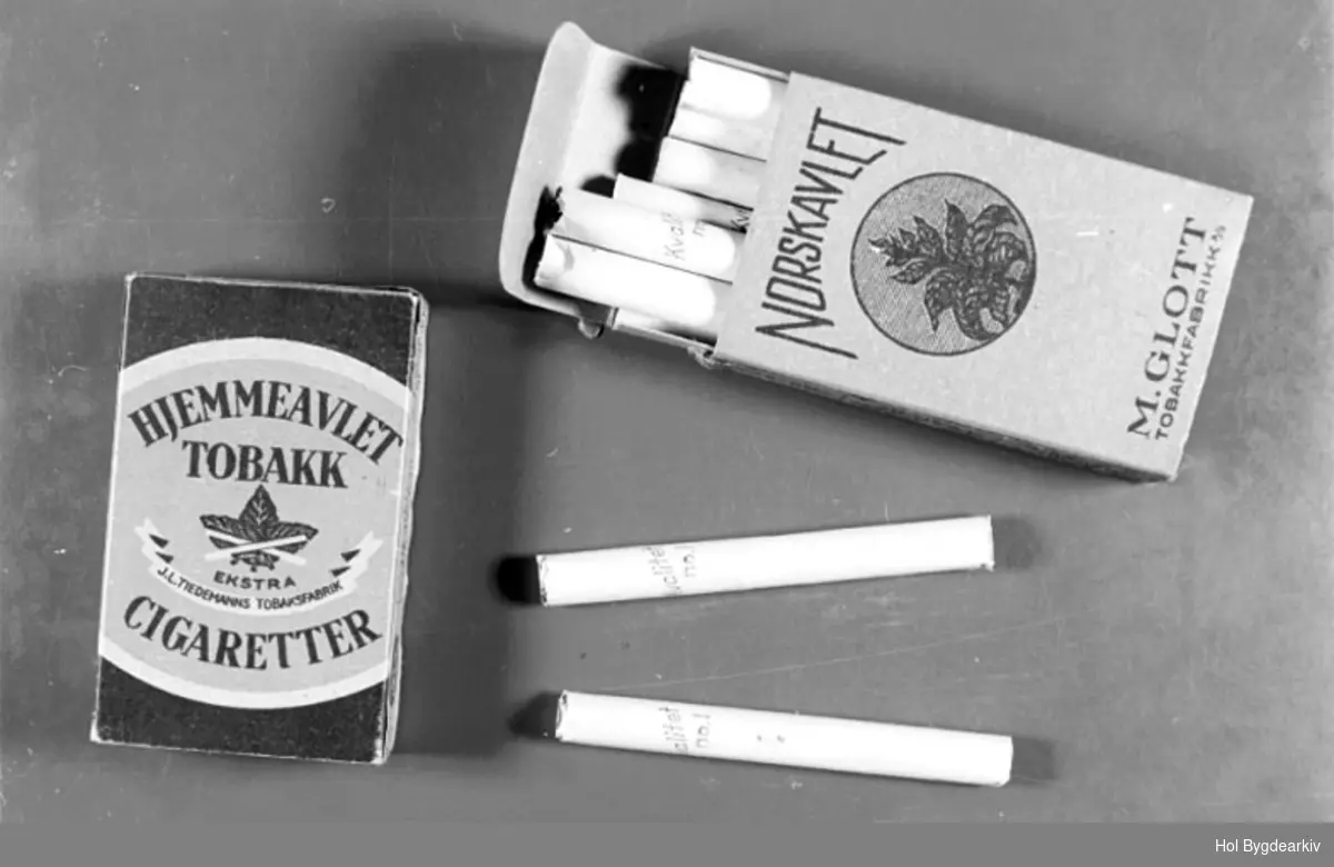 Sigarettar, heimeavla, krigsvare, røykpakker,