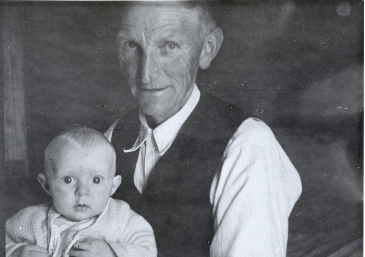 Olav Stake med barnebarn.