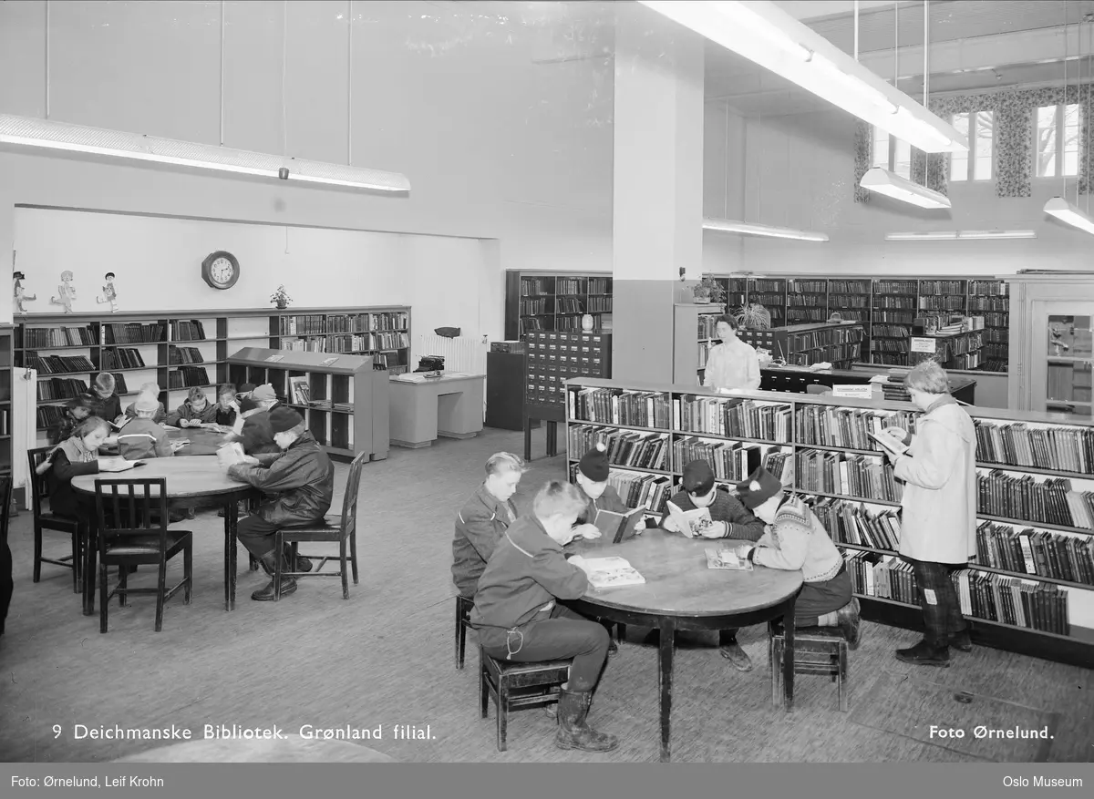 Deichmanske bibliotek, Grønland filial, interiør, mennesker