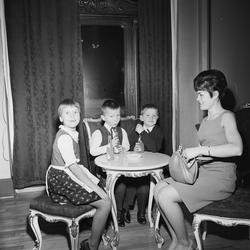 Nationaltheatret, interiør, restaurant, publikum, barnefores