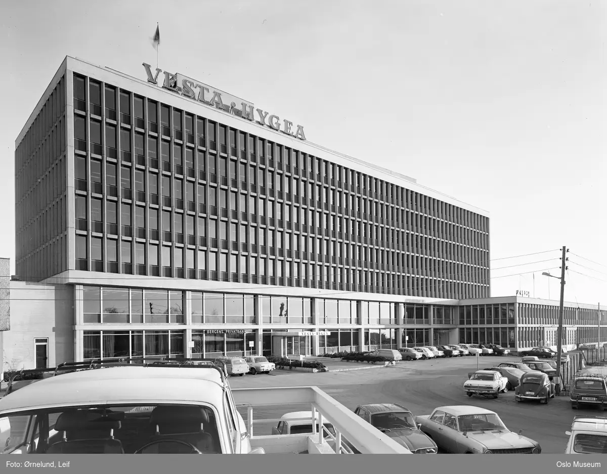 kontorbygning, Vesta-Hygea forsikring, Bergen Privatbank, parkeringsplass, biler