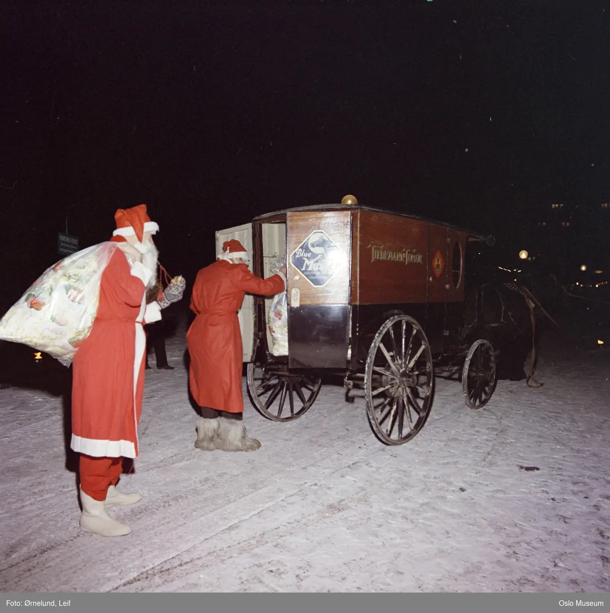 J.L. Tiedemanns Tobaksfabrik, juletrefest, julenisser, hestekjøretøy, tobakksreklame