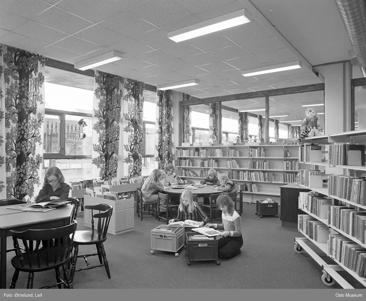 Deichmanske bibliotek, Lambertseter filial, interiør, barneavdeling, jenter, gutter