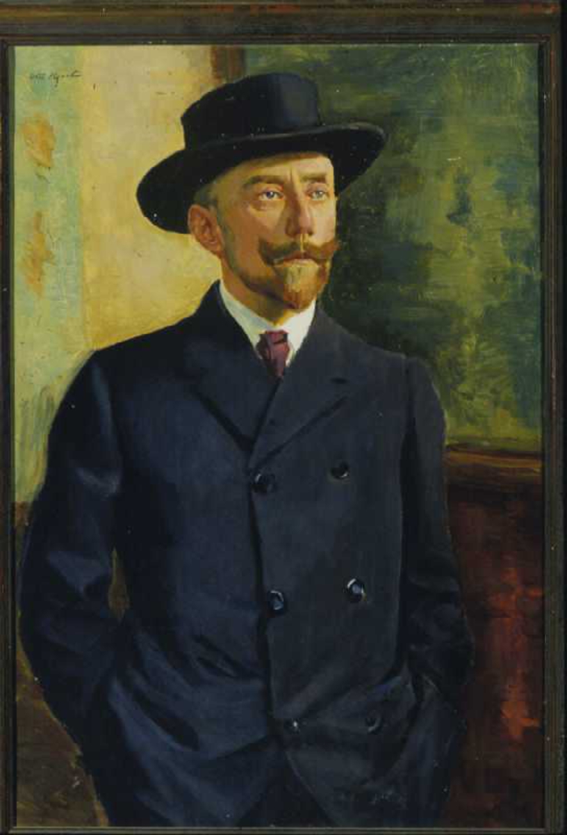 Knebilde, kroppen en face, hodet 1/4 høyre profil. På hodet svart hatt med grått lys. Ansikt rødbrunt. Øyne grå. Brun snurrbart med grønn skygge. Brunt fippskjegg med grønn skygge. Gråhvit snipp med blå skygge. Rødt slips. Mørk blå dobbeltknappet jakke med svarte skygger. Begge hendene i bukselommene. Bakgrunn: nederst rødbrun, til høyre grønn, til venstre gulbrun og grønn.