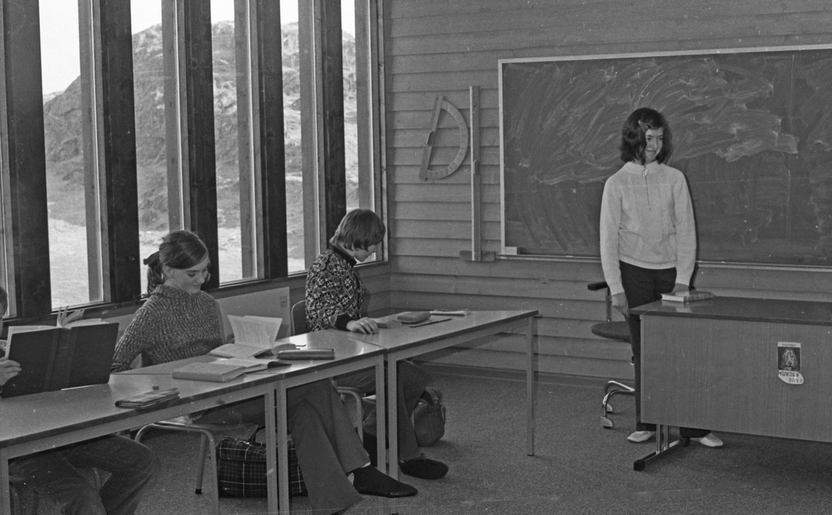 Innvielsen av Røvær Skole - 7/3-1972