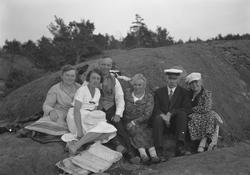 To menn og fire kvinner på tur 14 Juli 1935