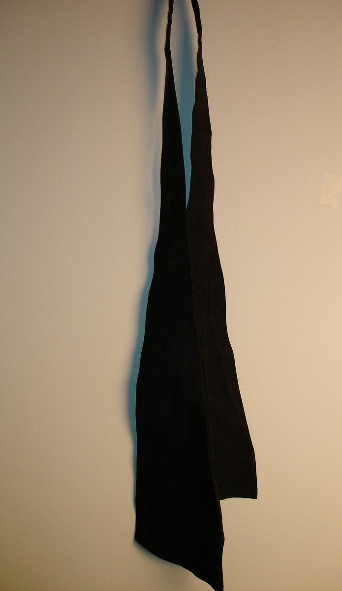 Sløyfe eller slips, uknyttet i sort rips.