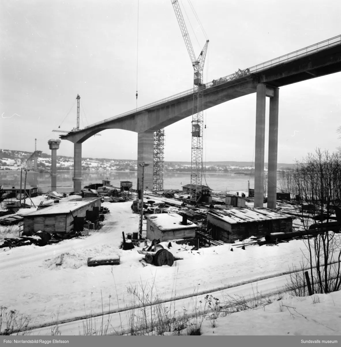 Bygget av Alnöbron.