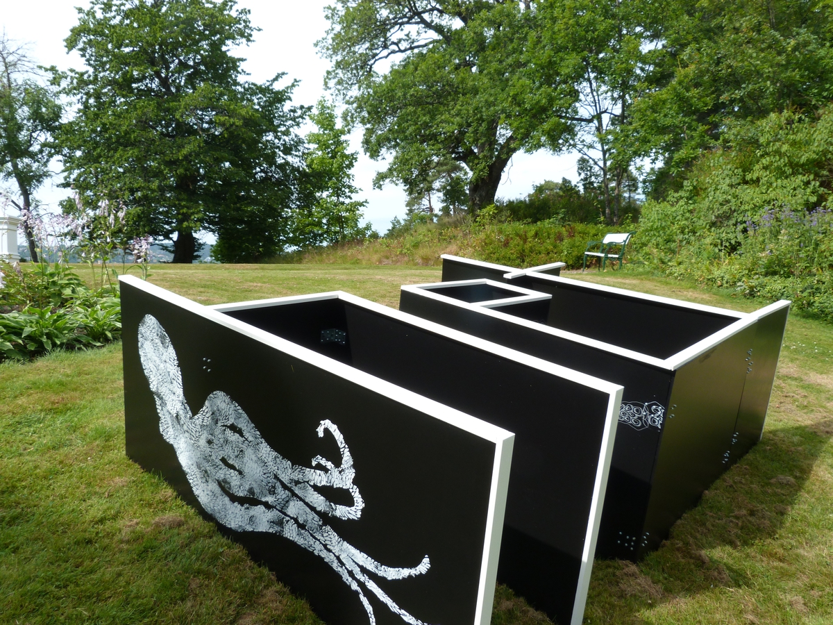 Kunst ble satt ut i parken på museet, juli og august 2013, med temaet "I Munchs fotspor".  Marthe Samuelsens kunst het " En som het Munch". Sjødyr er motivene.
Den siste enheten ble ikke laget.