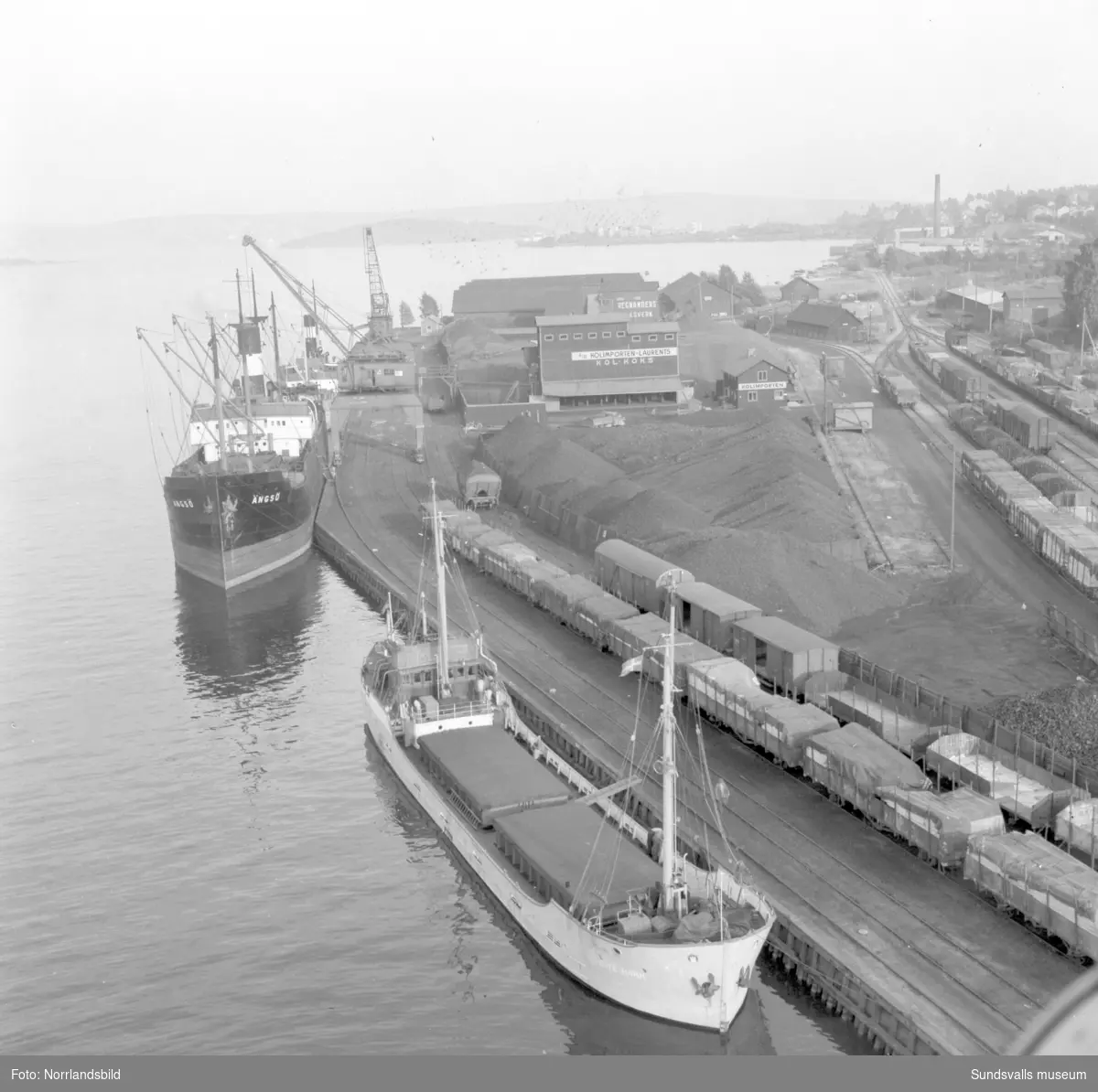 Båtar i Sundsvalls hamn. Kate Ham, Ängsö och Seattle.