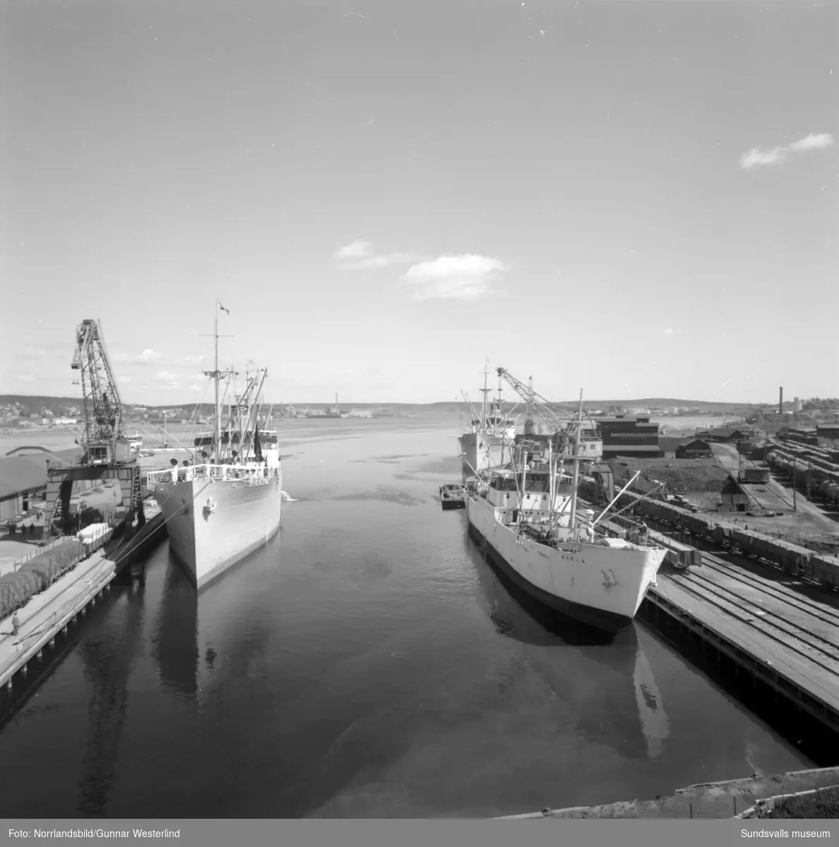 Båtar i Sundsvalls hamn. Maria, Nordstjernan, Pergo.