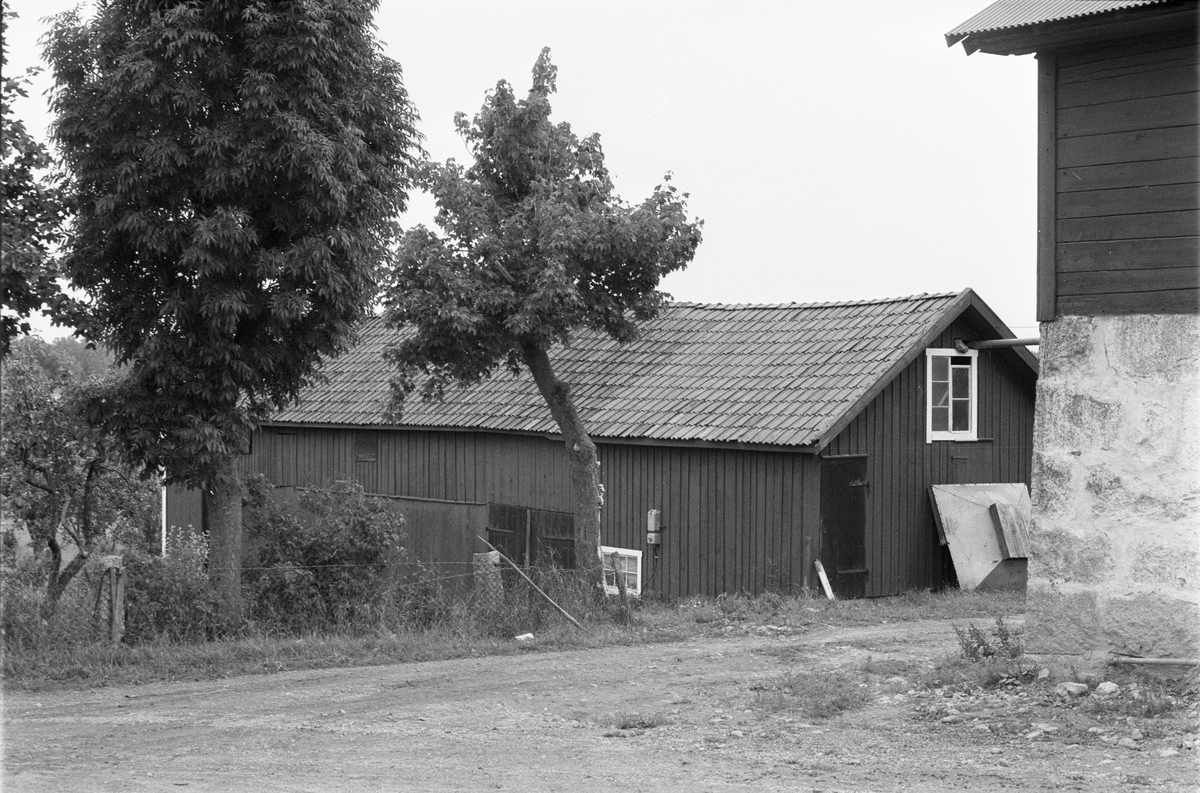 Uthus, Östersta 1:2, Rasbo socken, Uppland 1982
