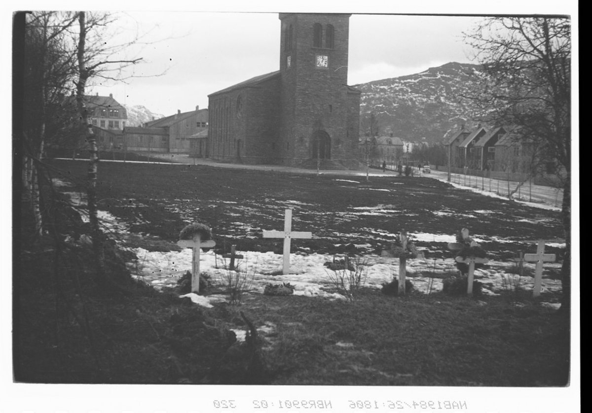Narvik kirke med kirkegård.