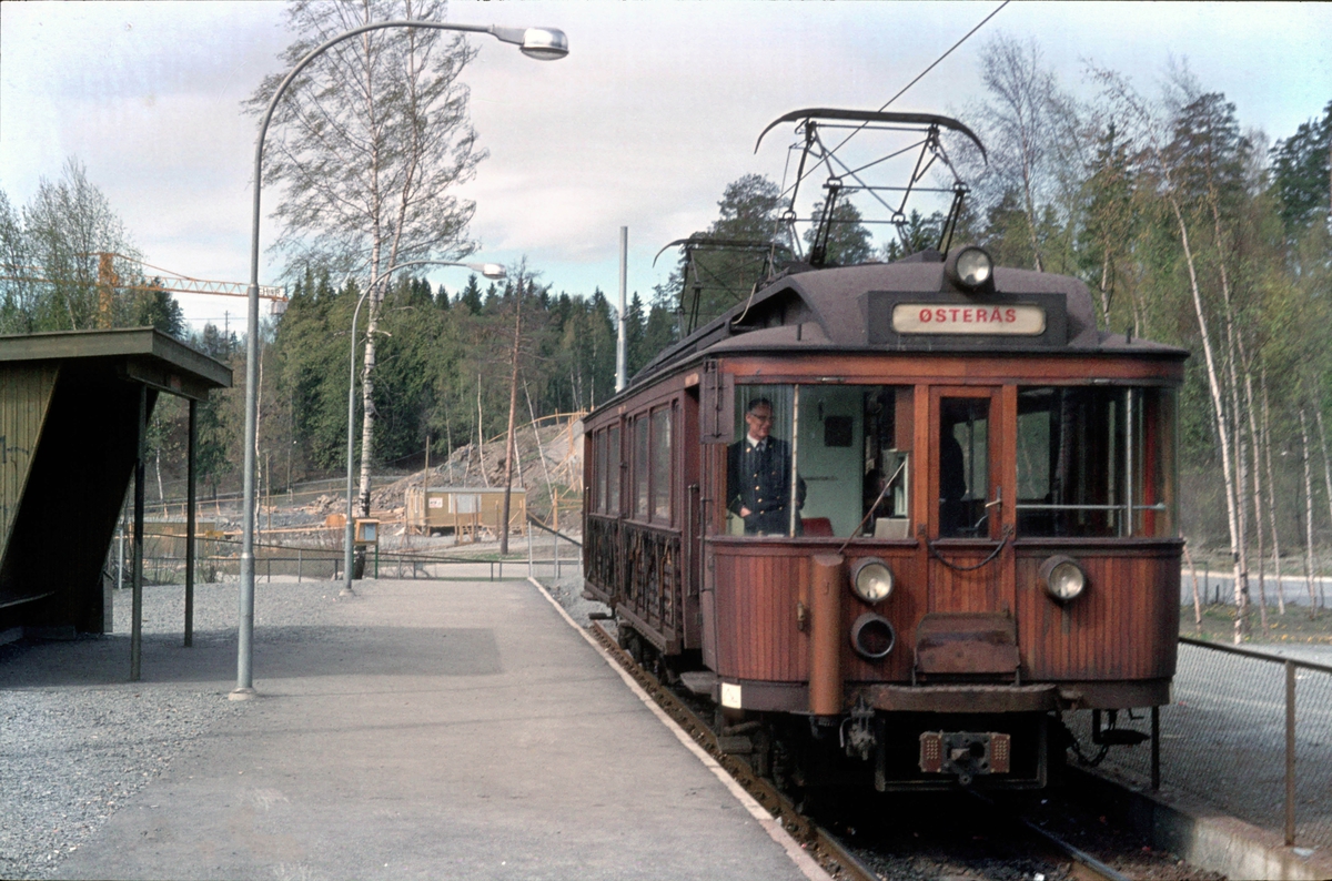 A/S Holmenkolbanen. Røabanen. Vogn 39, type 1914 (Skabo, Westinghouse, HKB verksted). Østerås stasjon.
