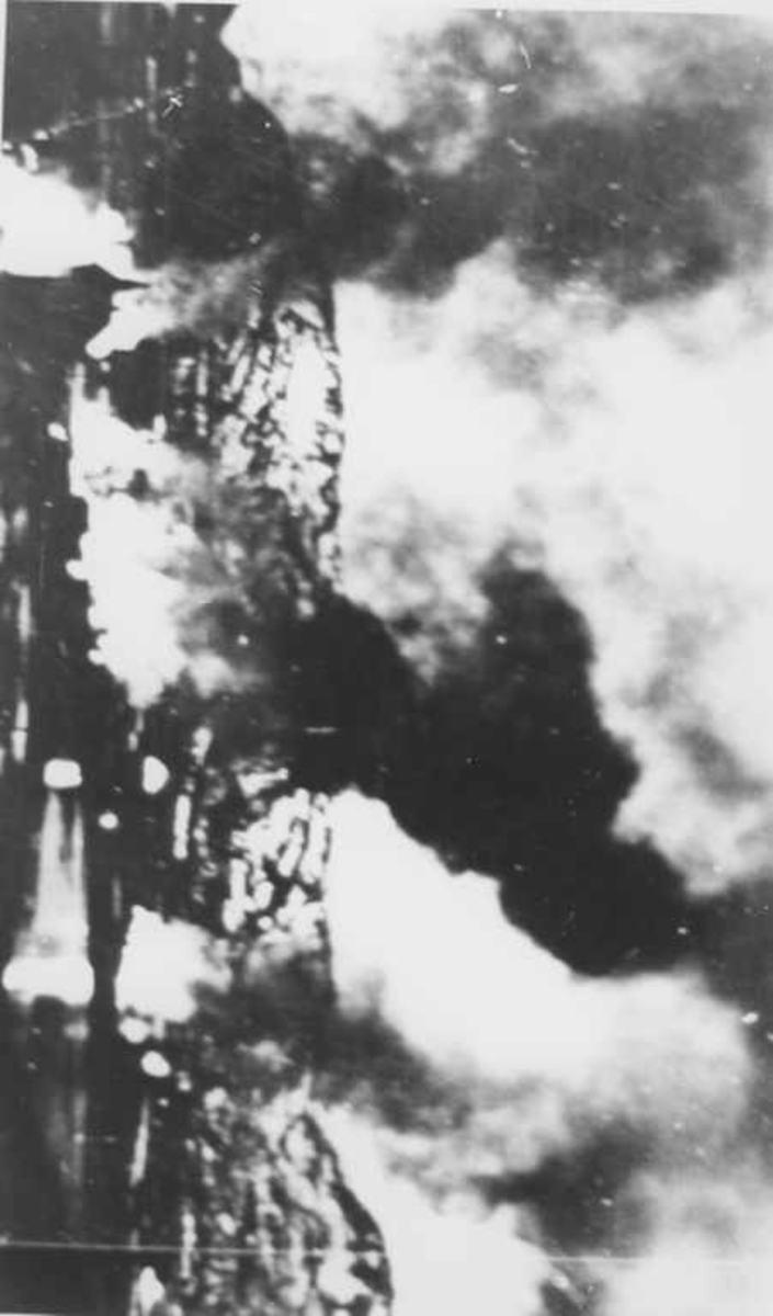 Natt til 13/5-'40 da Bjerkvik ble skutt i grus av en alliert flåte ( se " Bjerkvik i flammer " ).