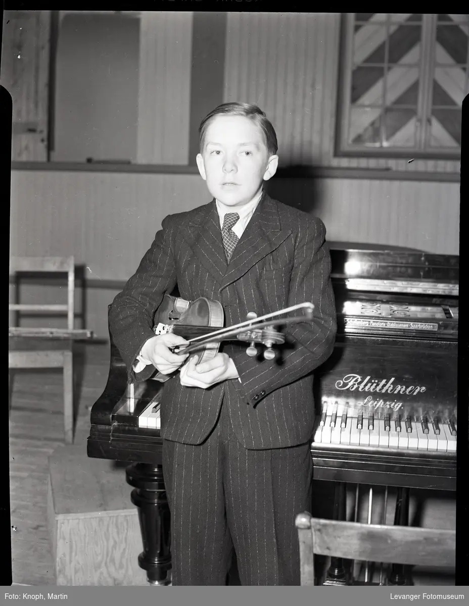 Ung fiolinist i Synfoniorkesteret på Steinkjer