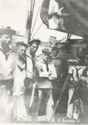 Panserskipet (N eller E) babord side.