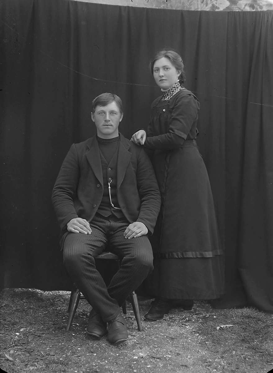 Portrett.Ekteparet Aksel Torbjørnsen og Magnhild Pauline Pedersen, f. 1897, Sørvalle.