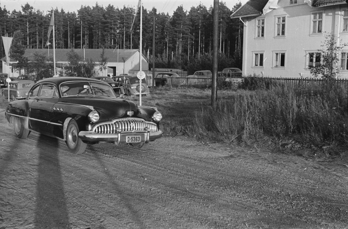Håndverks- og industriutstillingen, Elverum.Bil (Buick Special 1949).