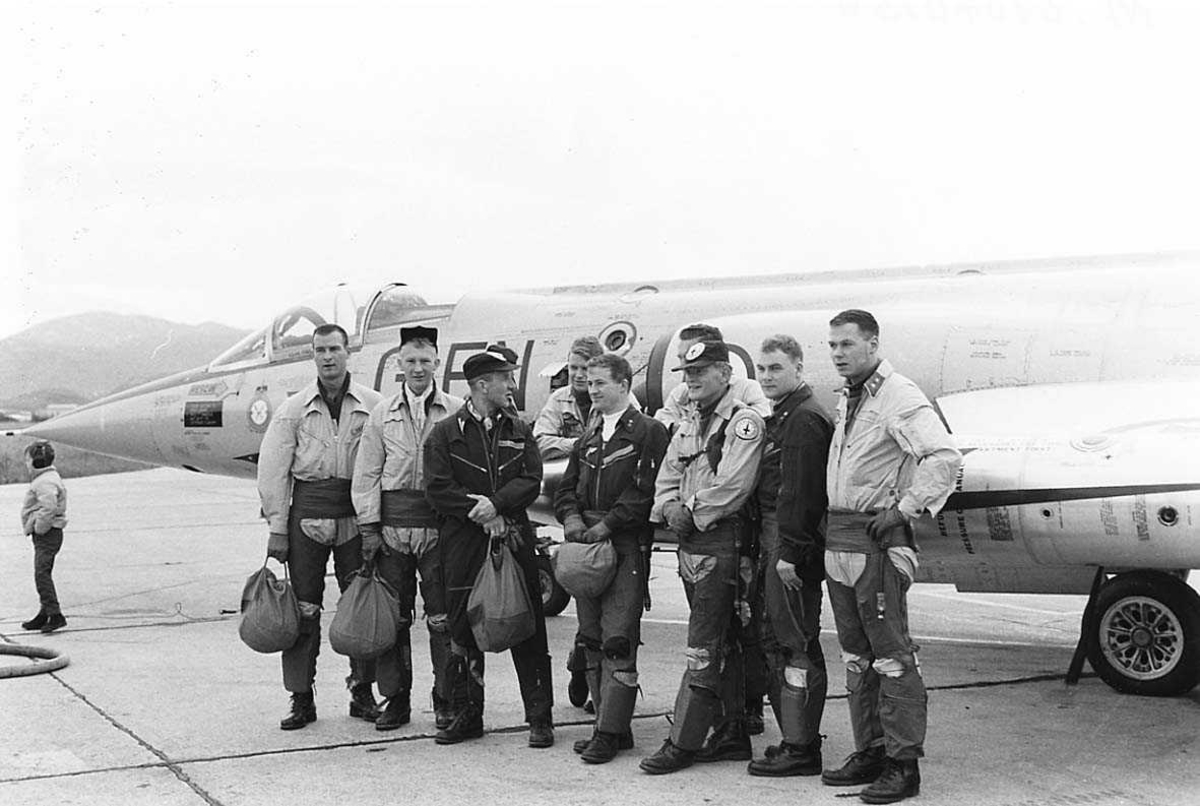 Gruppefoto av jagerflypiloter.